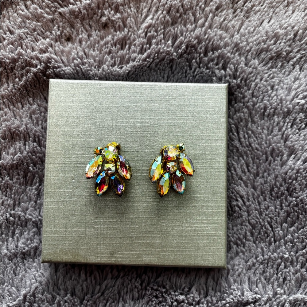 Colorful Crystal Cluster Earrings 
Clip-on earrings.